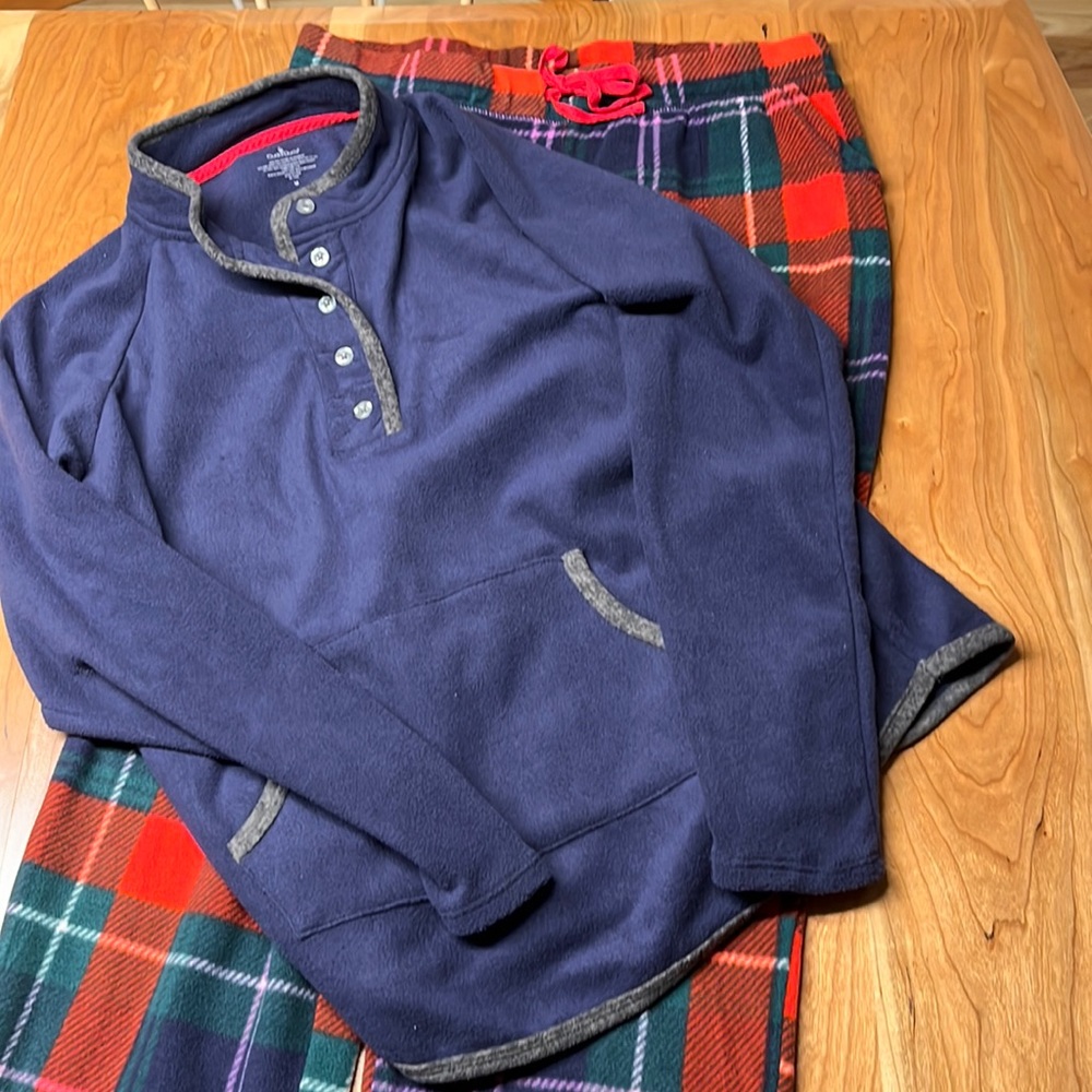 CuddlDuds Fleece Pajama Set